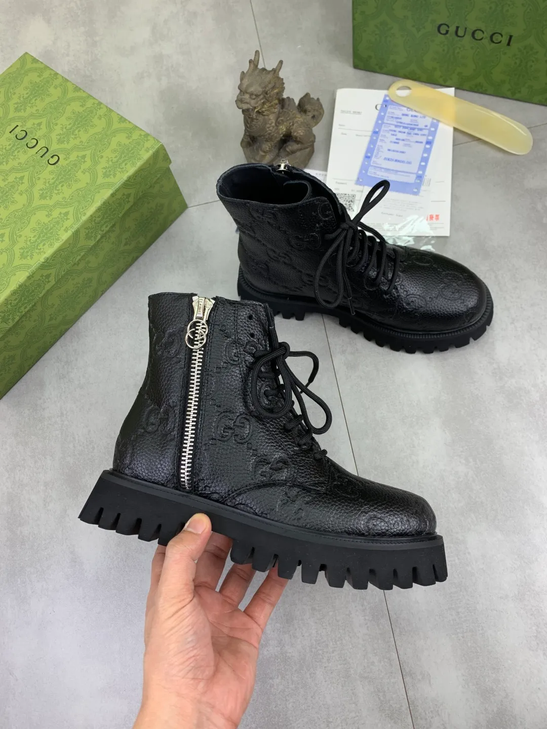 Men's Men's Shoes 💰P542 💰【New Style】 Gucci lazy slip-on couple 🧑‍🤝‍🧑 style high-top leather shoes hot selection (Gucci GUCCI) official website latest Gucci lazy 🎁 leather shoes, hot style 💥 style is simple and elegant, exclusive for trendy men. Unique official website latest brand original double G pressure Floral elements 👑 Original Gucci decoration, fashionable and elegant, fabric original calf leather with double G denim ✅ Fully imported soft sheepskin lining, official website designated wear-resistant lightweight foam business outsole, classic model taken in kind 🎬 Size: 35-45 Available in black color